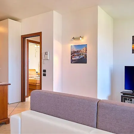 La Terrazza Sul - Mit Terrasse Mit Seeblick By Interhome Apartment